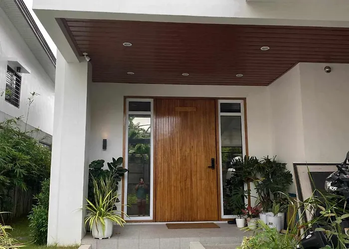 Entire Greenview Executive Village 3 Bedroom Homestay