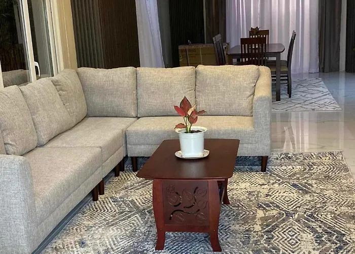 Entire Greenview Executive Village 3 Bedroom Homestay